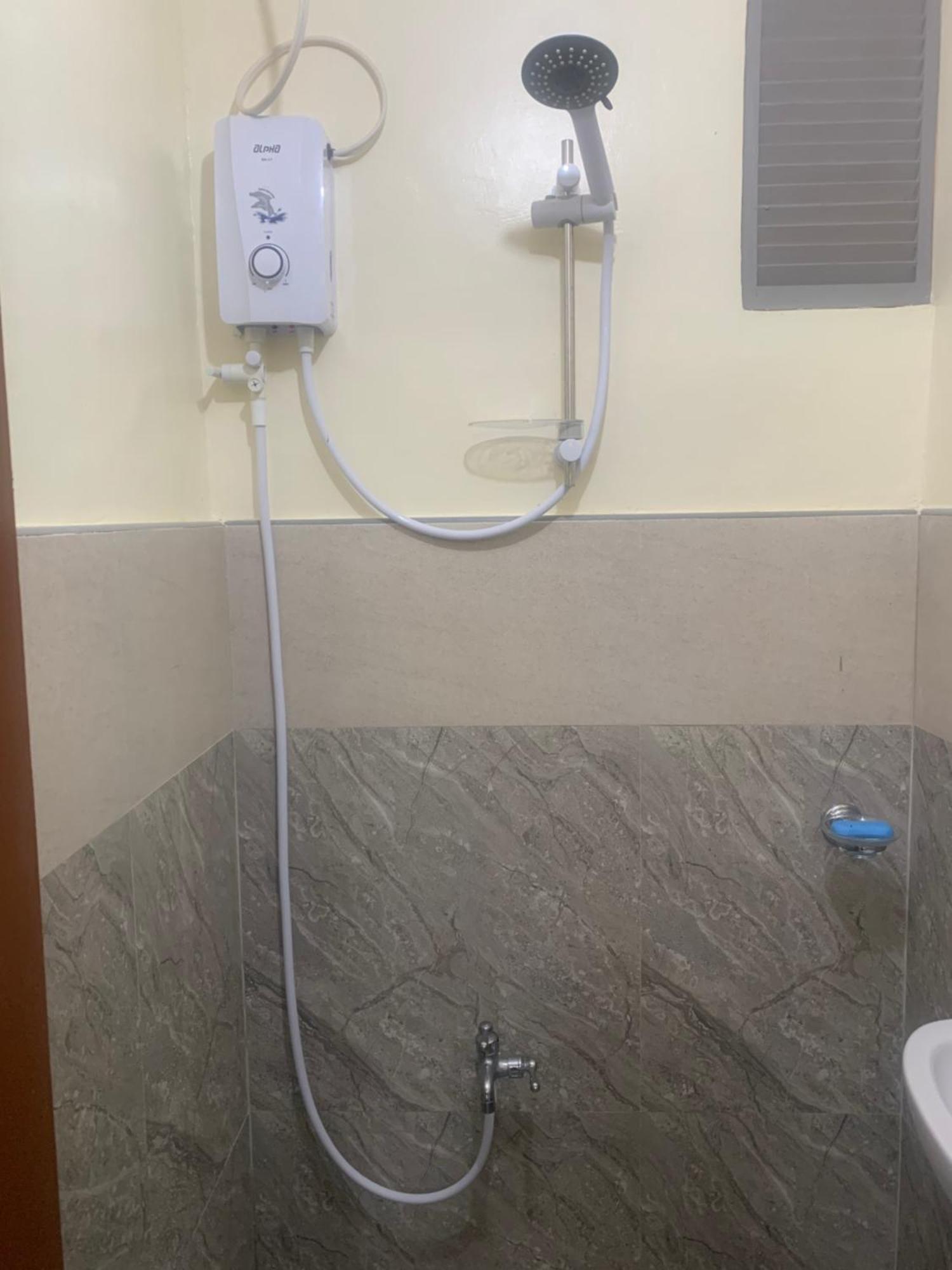 Zl Travelers Inn Batuan Exterior photo