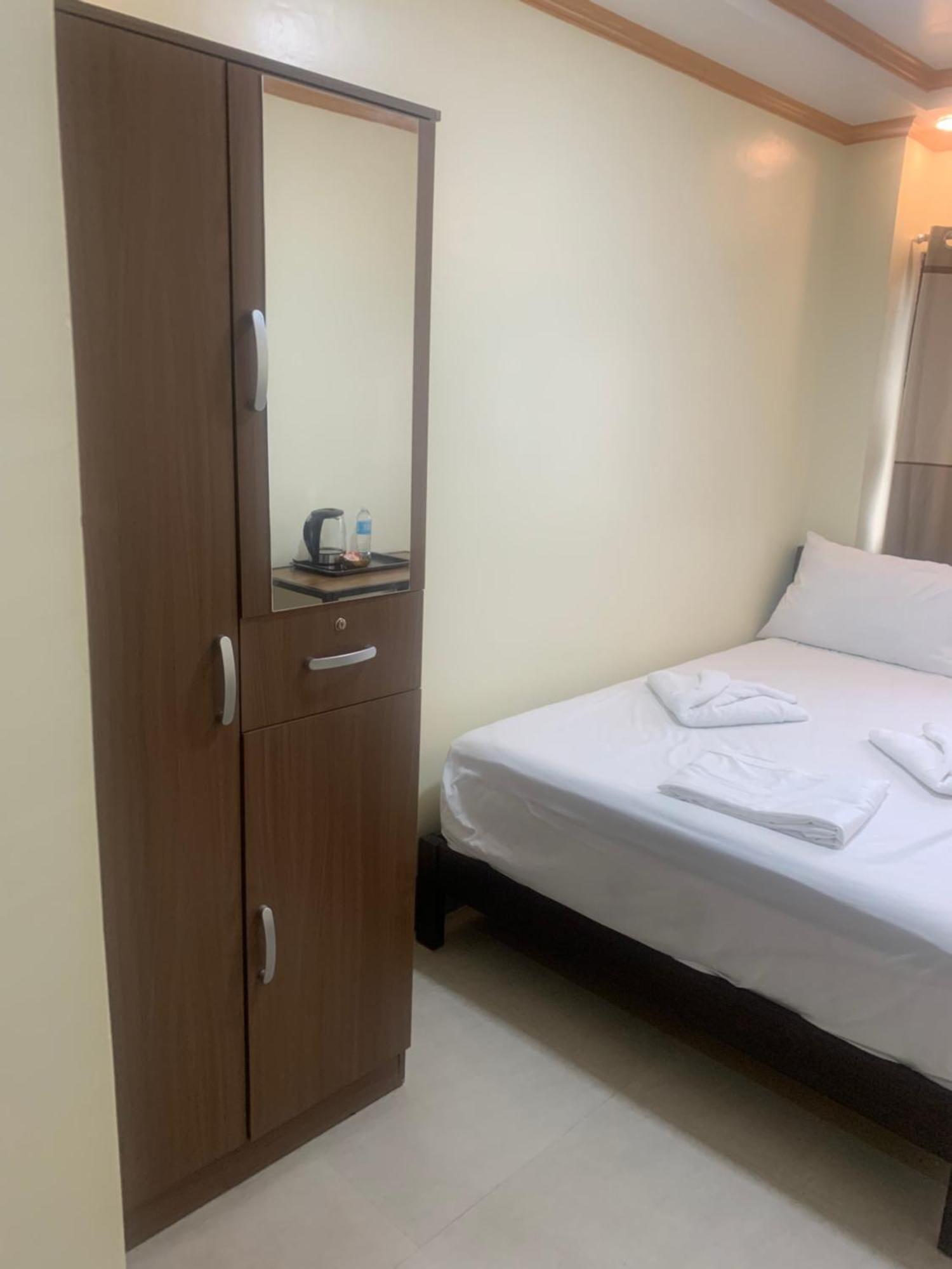 Zl Travelers Inn Batuan Exterior photo